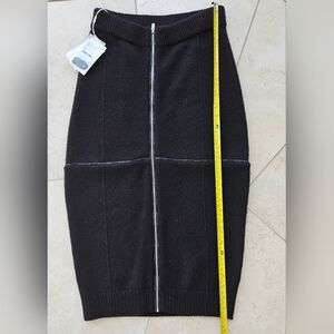 Stunning Wool Skirt,  full zip back - Sz S